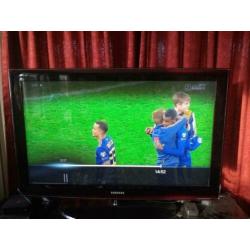 40 inch LCD tv met soms lichte strepen aan een kant