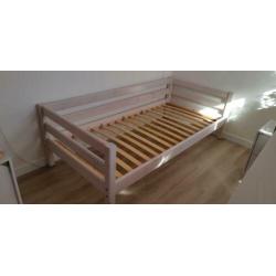 Flexa bed whitewash en 2 kastjes