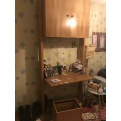 Bureau met kast + doos