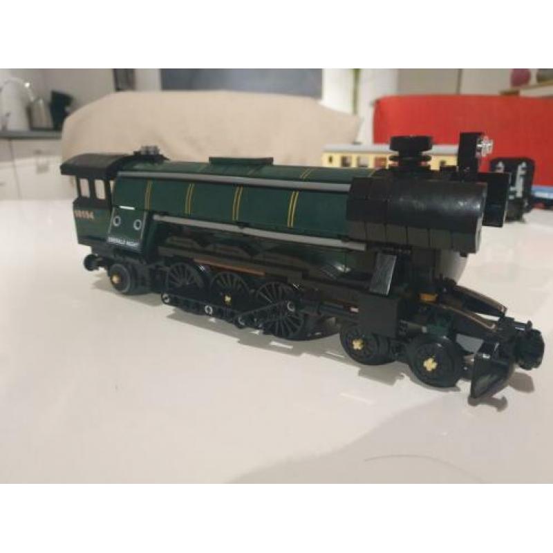 Lepin Emerald Night 21005
