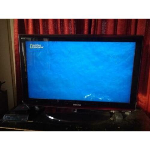 40 inch LCD tv met soms lichte strepen aan een kant