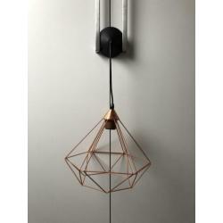 Diverse lampen (rose goud) en zwarte wandrekjes