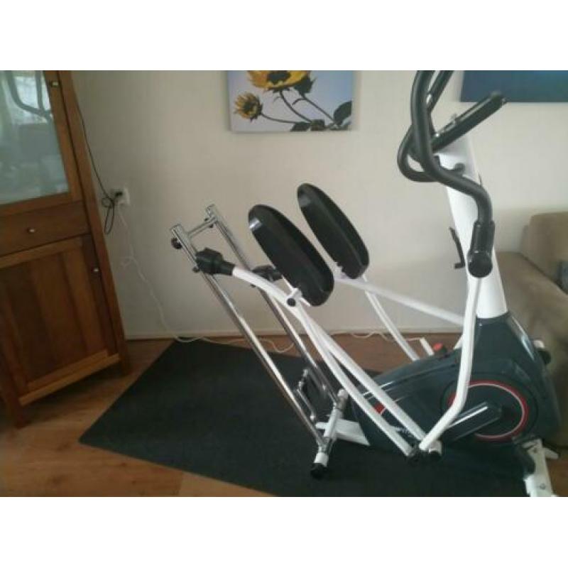 Crosstrainer met voorwiel,1jaar oud, met bon!