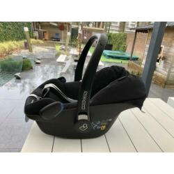 Maxi-Cosi Pebble plus grijs met zit verkleiner