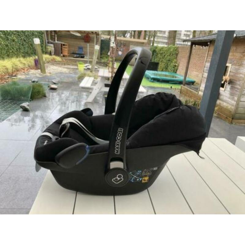 Maxi-Cosi Pebble plus grijs met zit verkleiner