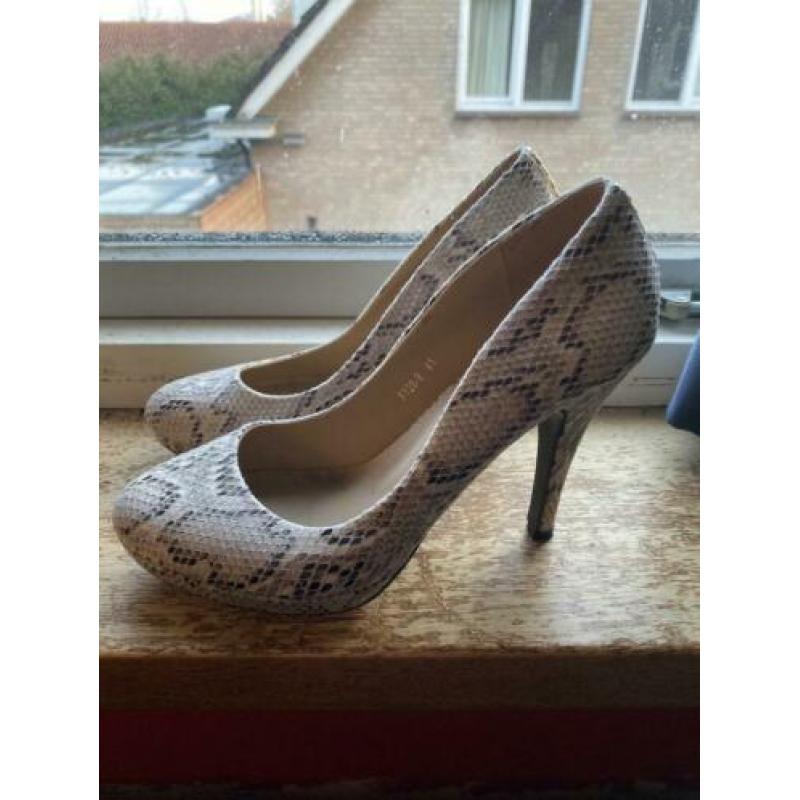 Schoenen pumps hakken maat 41 slangenprint nieuw