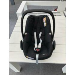 Maxi-Cosi Pebble plus grijs met zit verkleiner