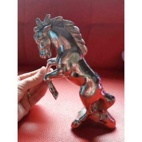 steigerend paard hood embleem