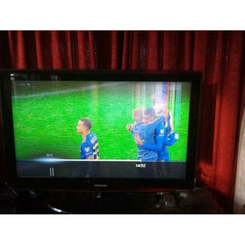 40 inch LCD tv met soms lichte strepen aan een kant