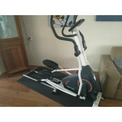 Crosstrainer met voorwiel,1jaar oud, met bon!