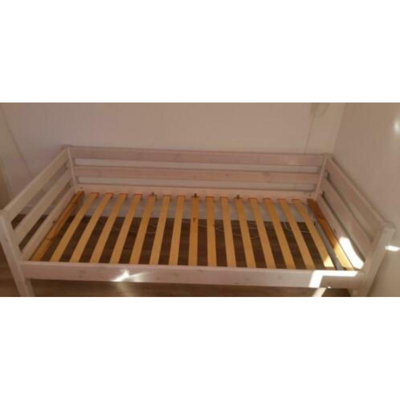 Flexa bed whitewash en 2 kastjes