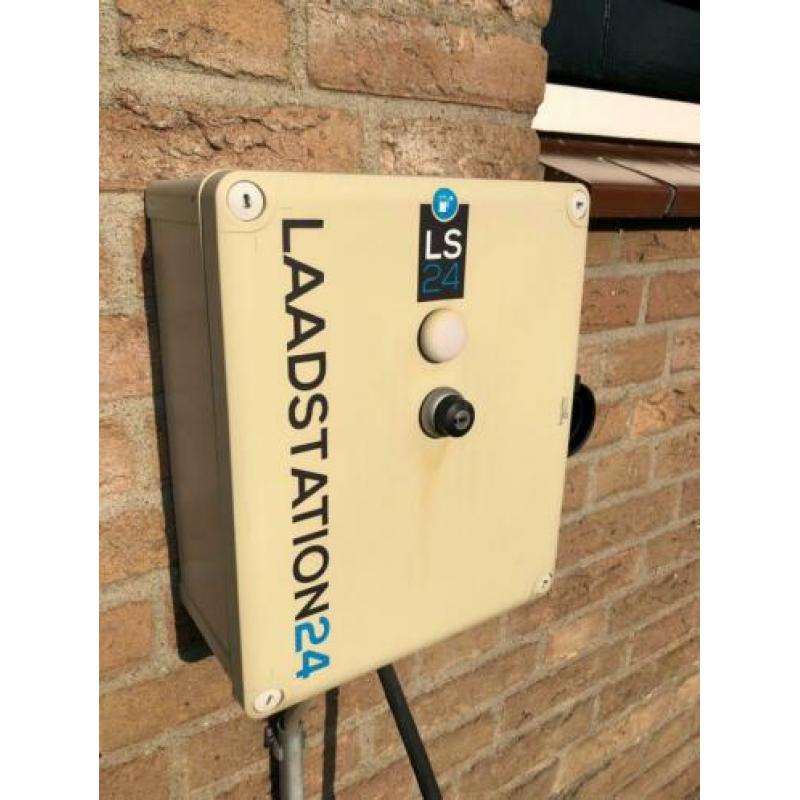 Laadpaal / laadstation met mennekes type 2 kabel
