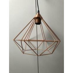 Diverse lampen (rose goud) en zwarte wandrekjes