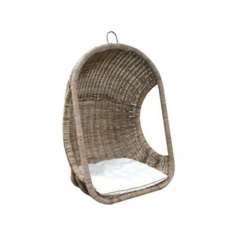 Rotan Hangstoel met gratis kussen en Schapenvacht