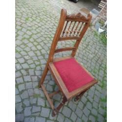 4 zeer oude stoelen