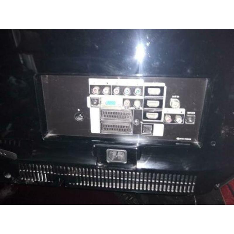 40 inch LCD tv met soms lichte strepen aan een kant