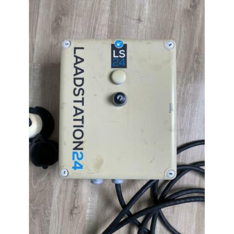 Laadpaal / laadstation met mennekes type 2 kabel