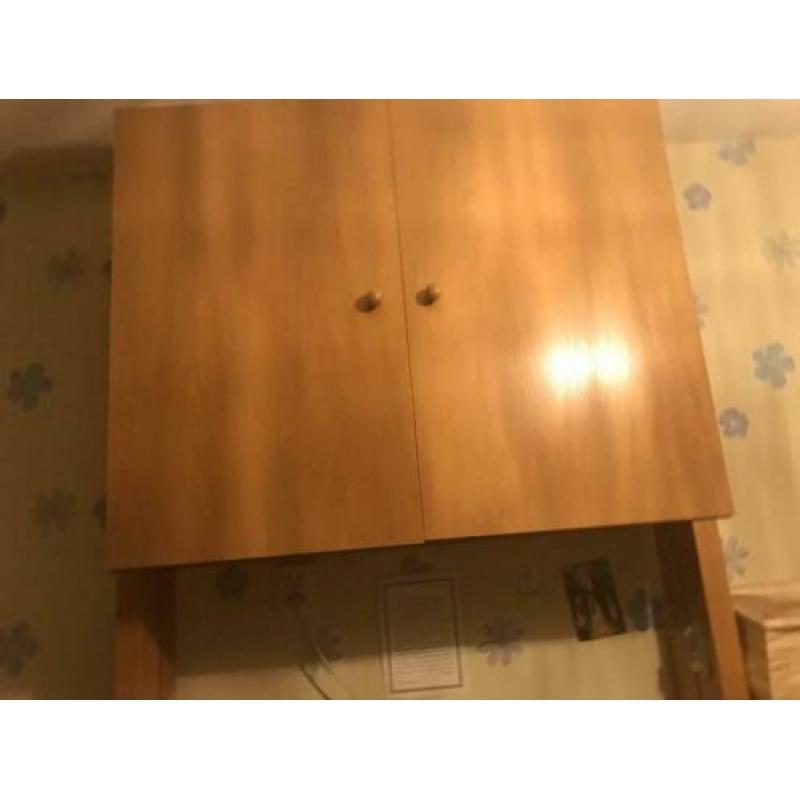 Bureau met kast + doos