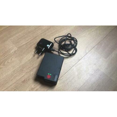 Rasphberry pi met behuizing en voeding