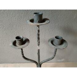 Antieke kandelaar, voor 3 kaarsen Hoog: 40 cm