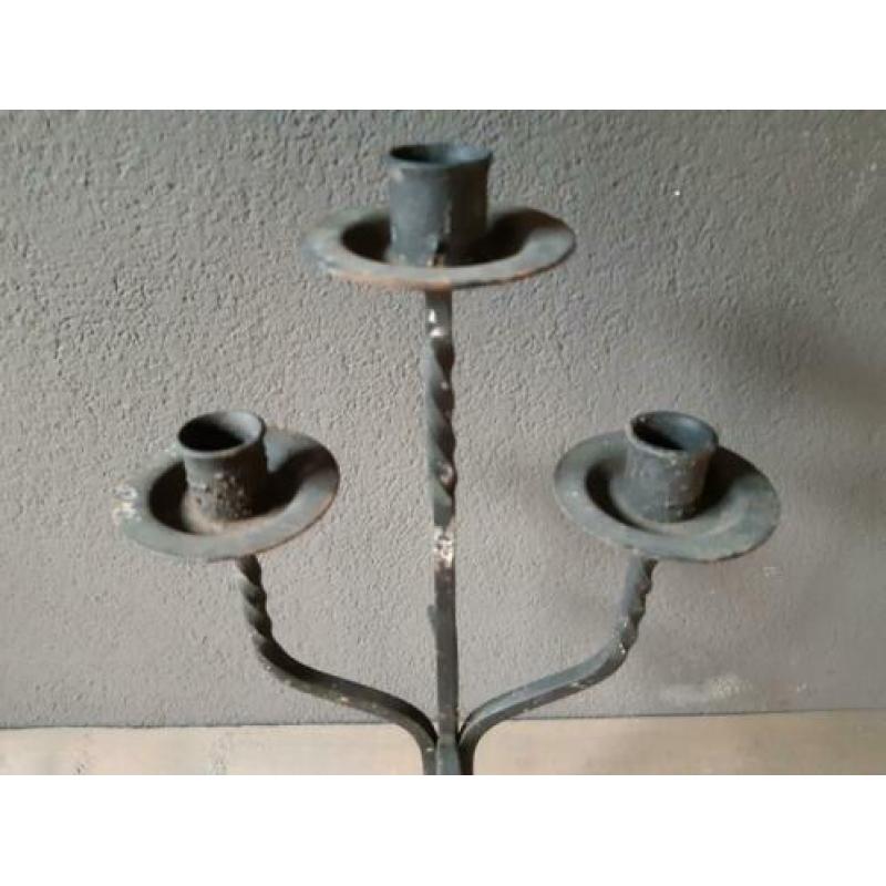 Antieke kandelaar, voor 3 kaarsen Hoog: 40 cm
