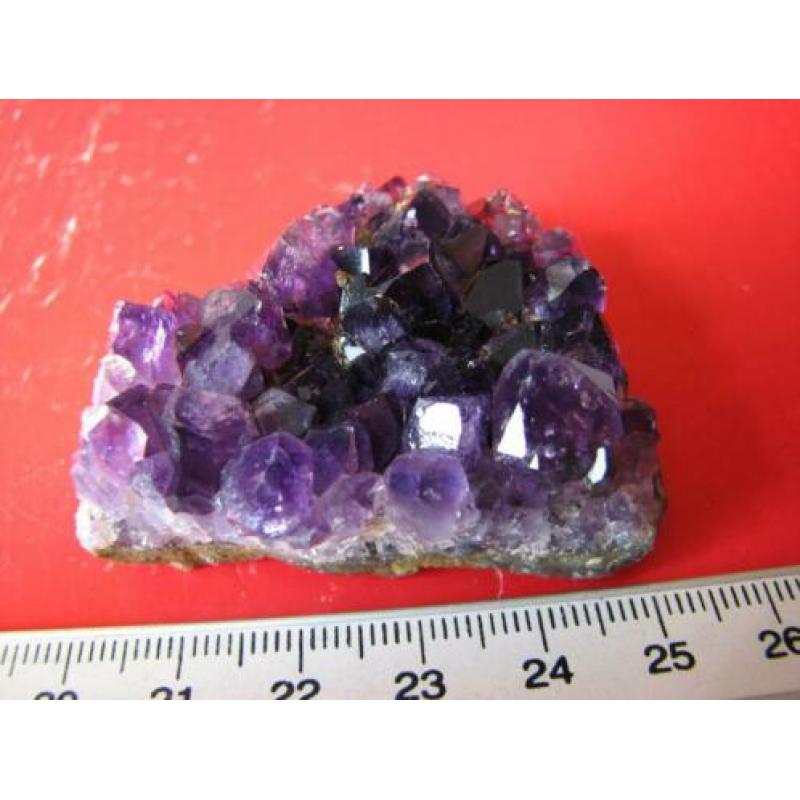 Amethyst uit Brazilië/Uruguay.VEEL VERSCHILLEDE STUKJES
