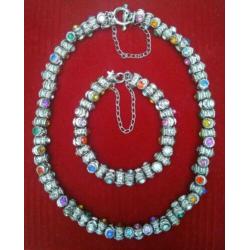 Ketting en armband met meerkleurige tonnetjes