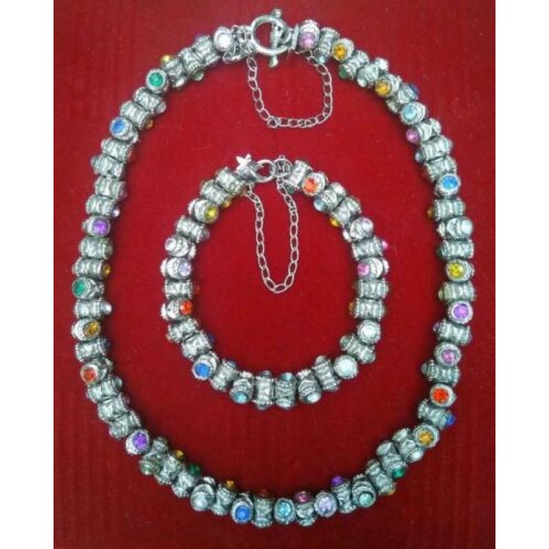 Ketting en armband met meerkleurige tonnetjes