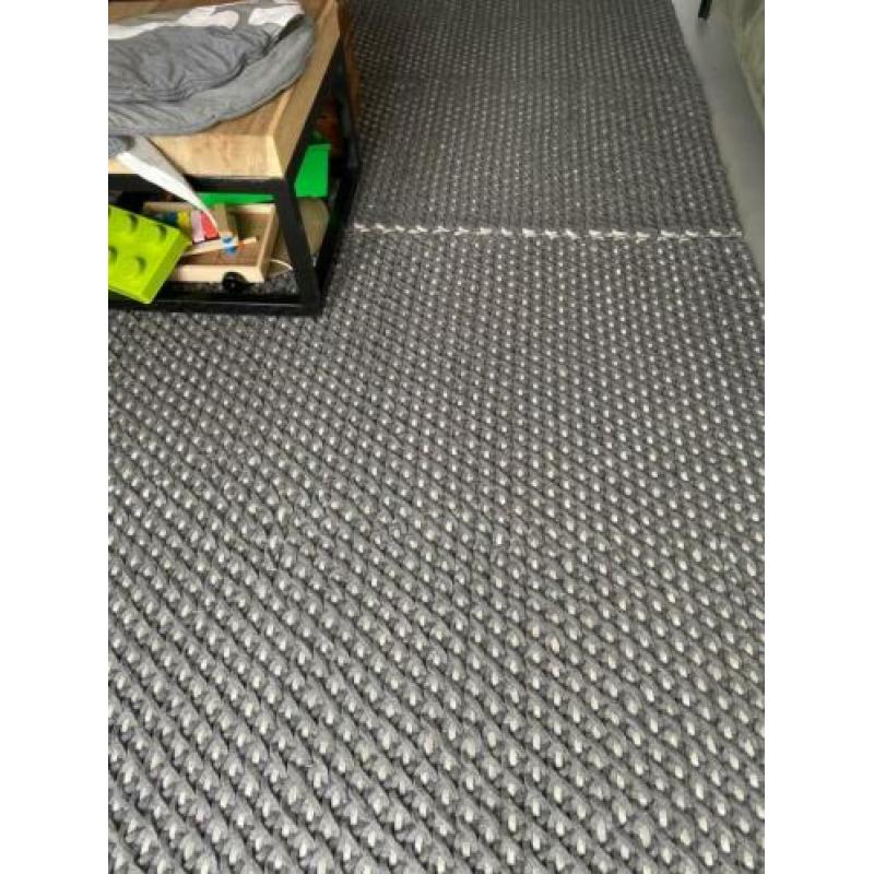 Twee moderne kleden
