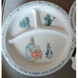 Peter Rabbit bord, schaaltje en beker.