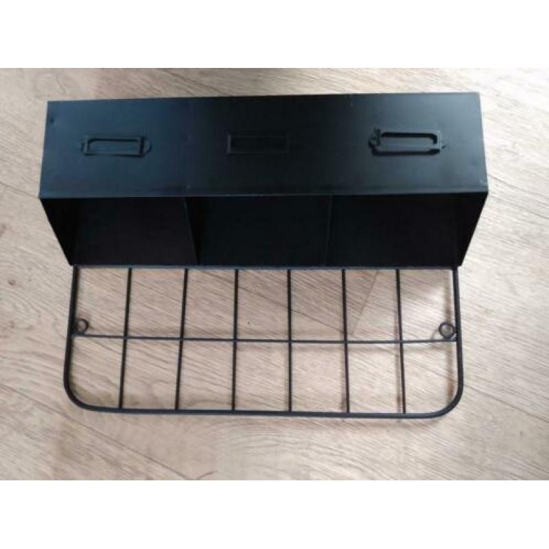 2 Metalen rekjes 35x7x25,5