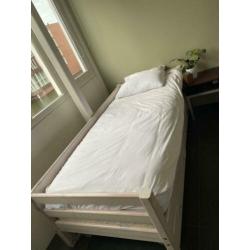 Eenpersoons houten bed merk Flexa