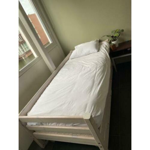 Eenpersoons houten bed merk Flexa