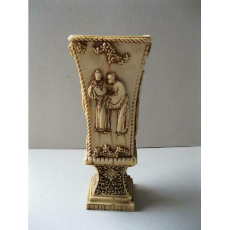 Oude Japanse/Chinese vaas met relief