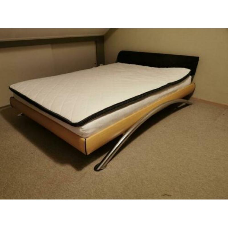 2 persoonsbed met matras en topper