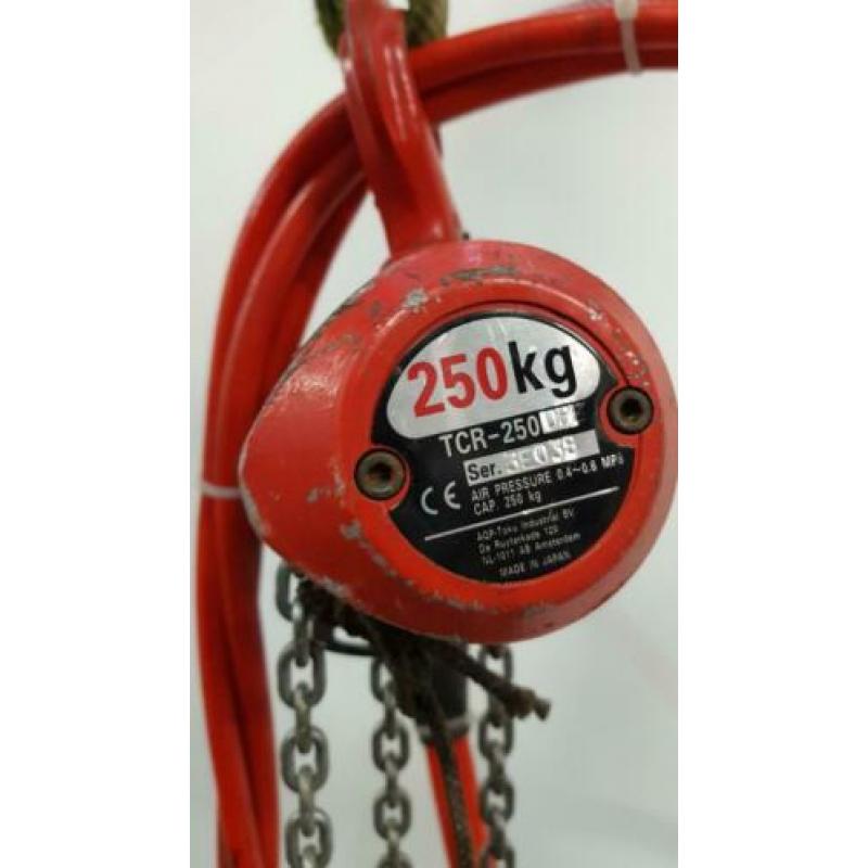 Kettingtakel pneumatisch 250 Kg. luchttakel Red Rooster