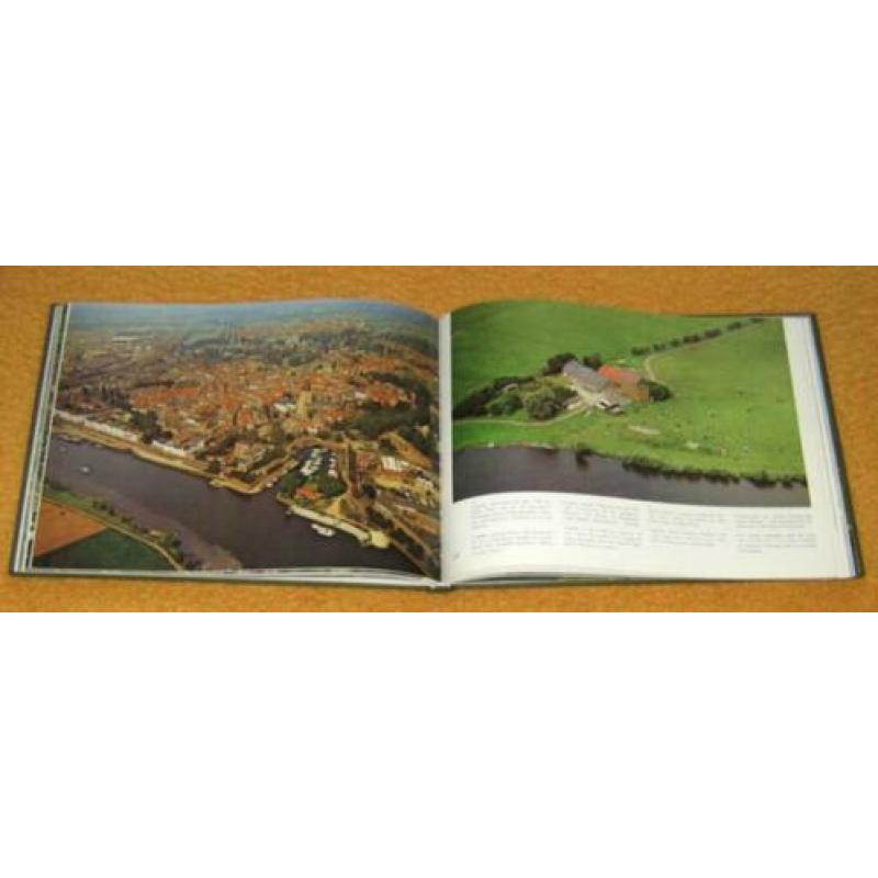 Vliegend boven Nederland / Flying over Holland [7e druk]