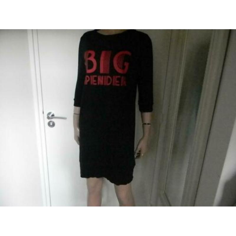 NIKKIE jurk met opdruk MAAT 38 (BIG SPENDER)