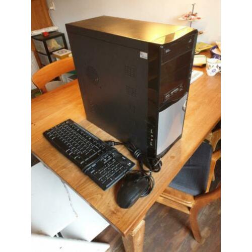 8 core, 16mb ram met dvd brander. Geregistreerde windows pc