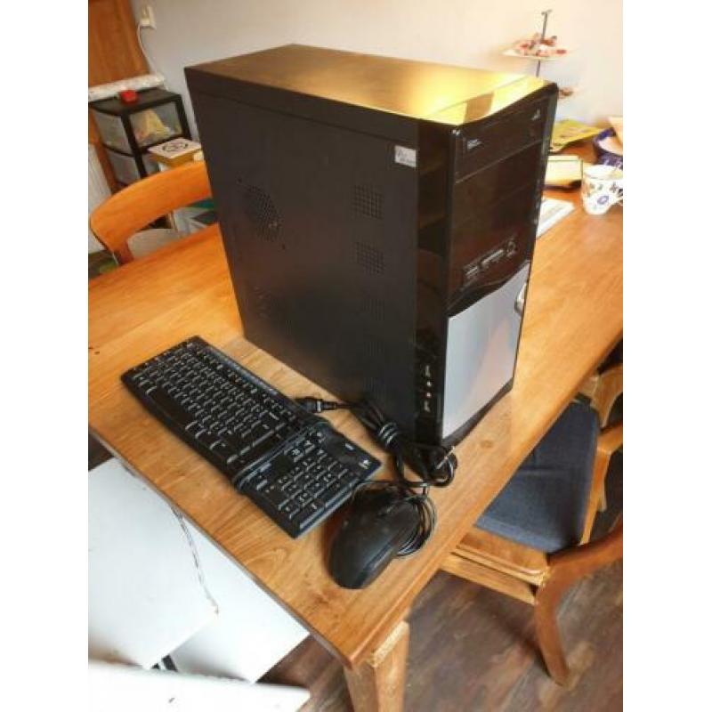 8 core, 16mb ram met dvd brander. Geregistreerde windows pc