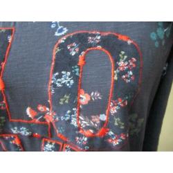 Cecil als nieuw dun blauw sweattruitje met bloemen maat M