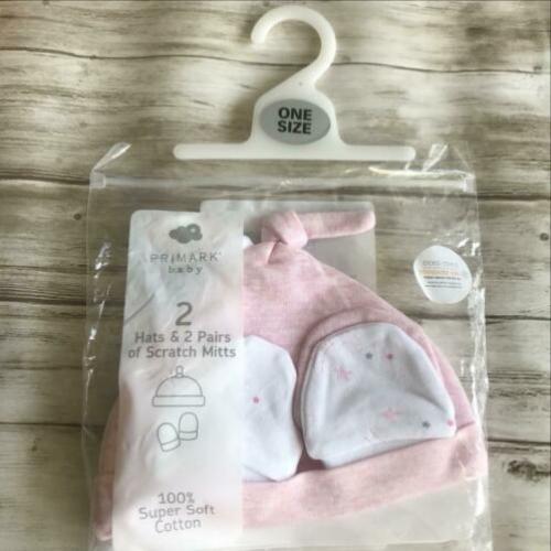 Setje van mutsjes en wanten voor baby van Primark nieuw