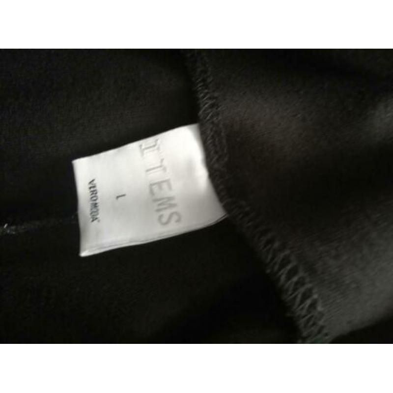 Te Koop: VERO MODA Nieuwe Broek/Tregging, mt L. (J-74).