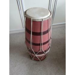 Indiaas dholak/trommel in goede staat.