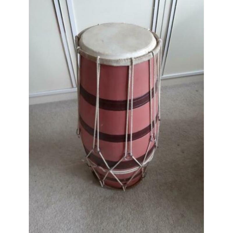 Indiaas dholak/trommel in goede staat.