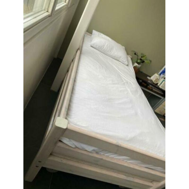 Eenpersoons houten bed merk Flexa
