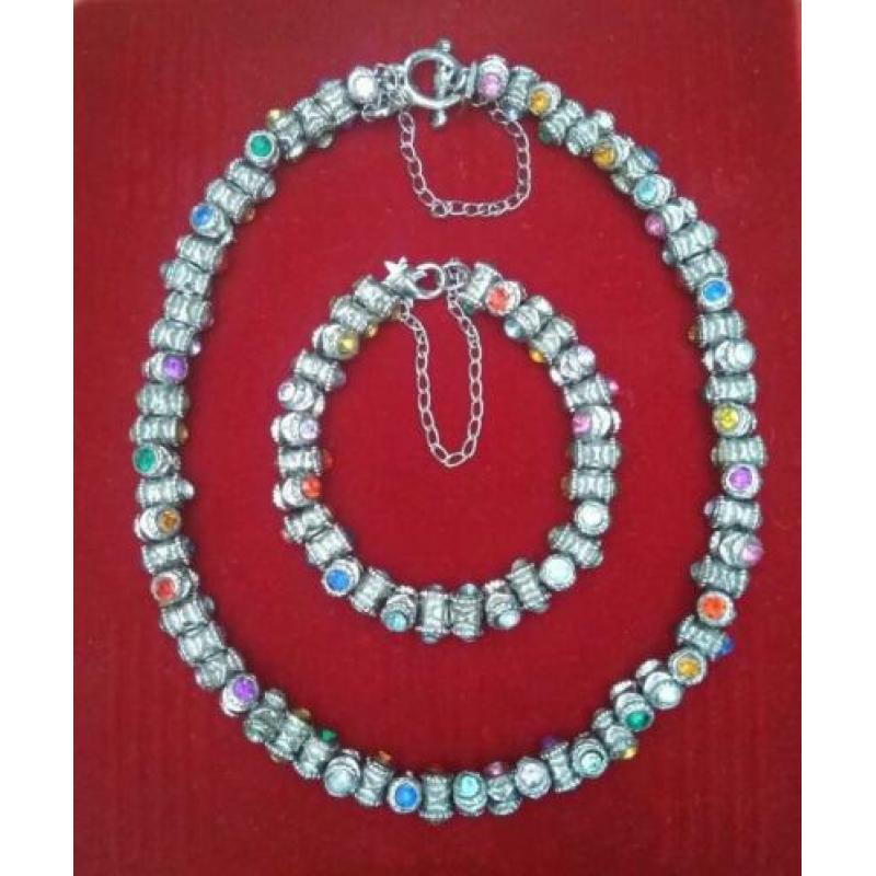 Ketting en armband met meerkleurige tonnetjes