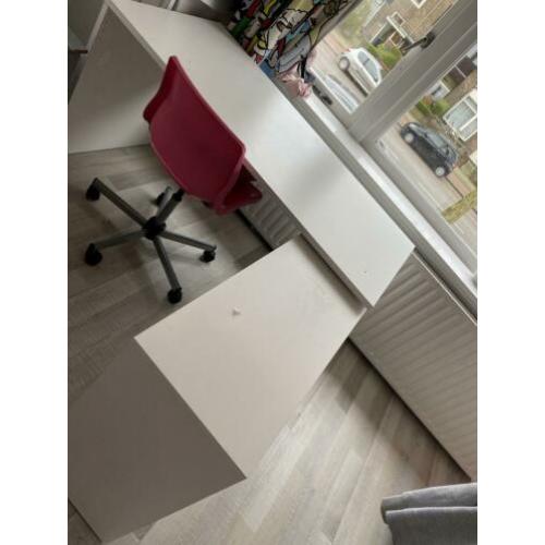 Leuk bureau + roze bureaustoel
