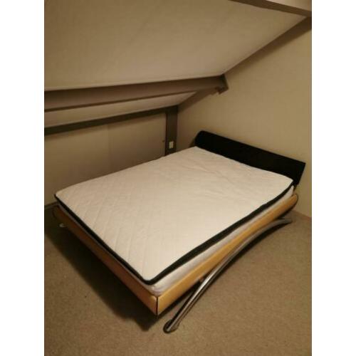 2 persoonsbed met matras en topper