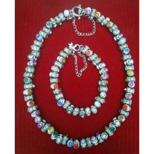 Ketting en armband met meerkleurige tonnetjes
